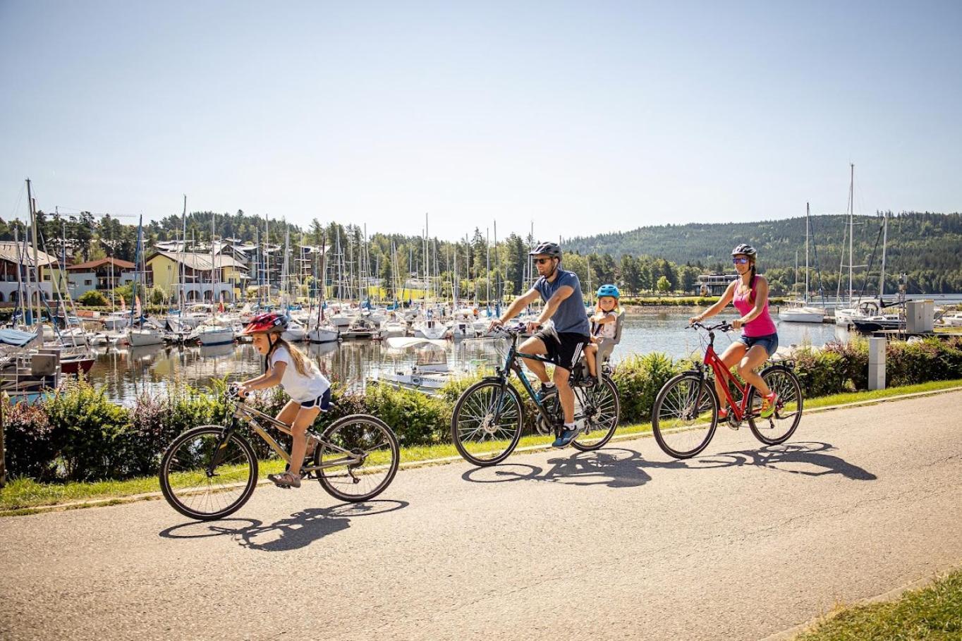 Korzo Lipno C Lägenhet Lipno nad Vltavou Exteriör bild